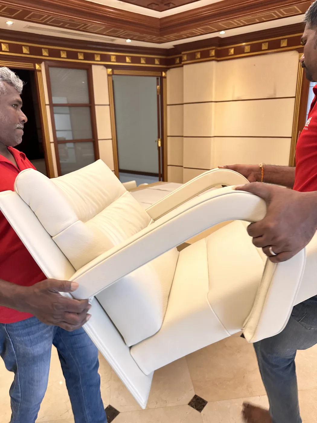Expert wrapping of fragile items and valuables for safe transit